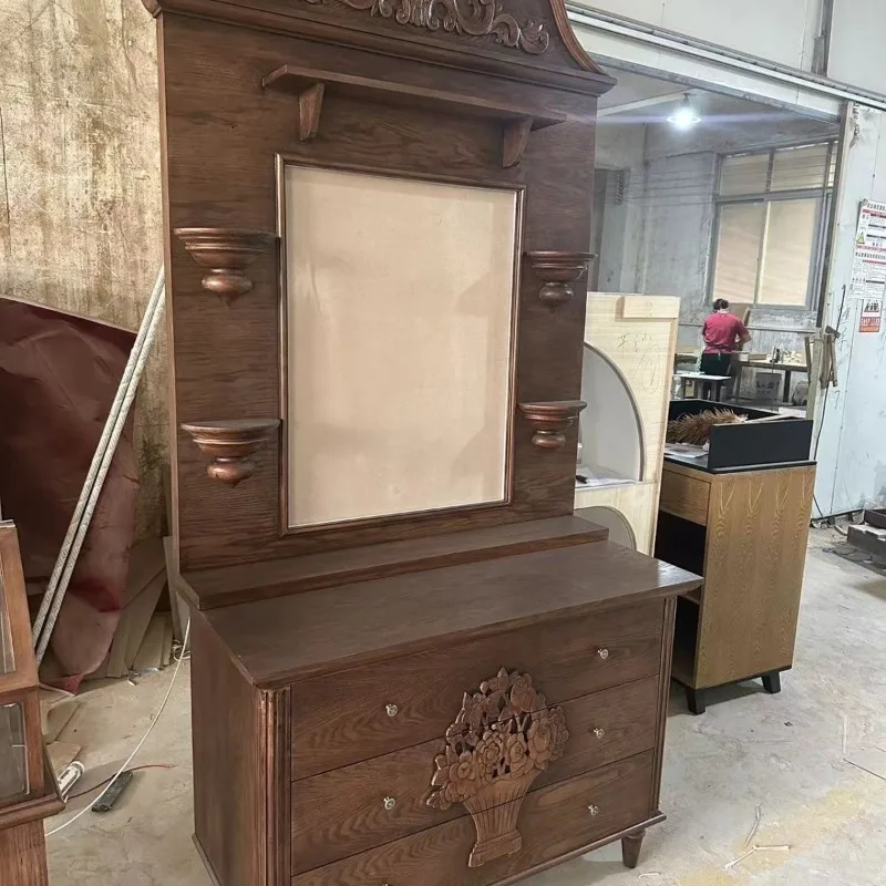 The atmosphere of the homestay display cabinet is noble, and the wooden display cabinet is ancient and new.