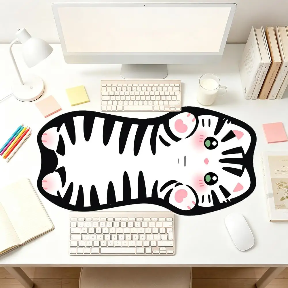 Minimal Panda Paw Sketch Irregular Table Mat Decorative Pad For Game Card Playing