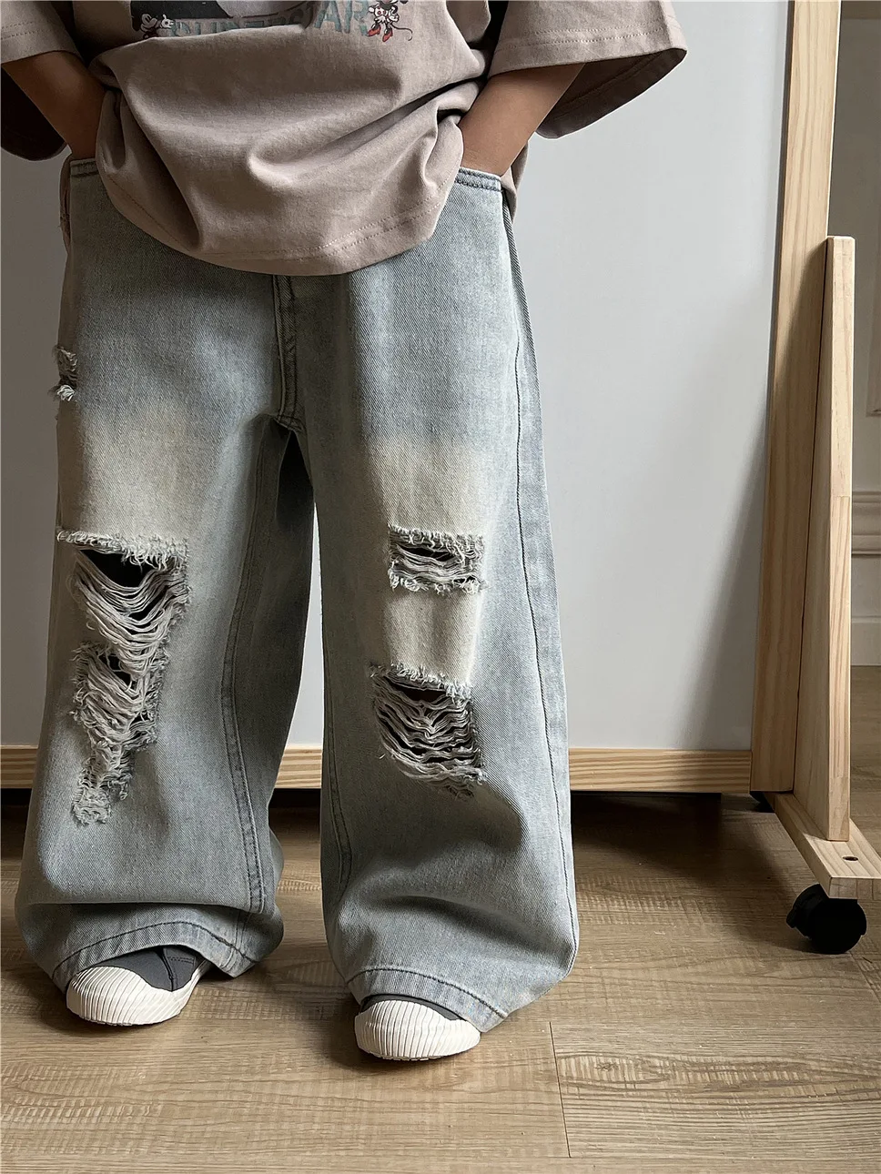 

2025 New Summer Shorts for Boys with Paint Spots and Rough Edges Light Blue Denim Shorts for Children