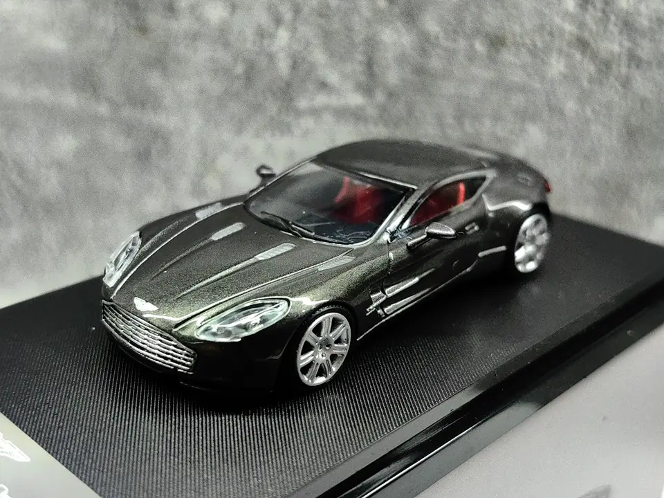 Diecast 1:64 Scale Aston Martin ONE77 Simulated Alloy Car Model