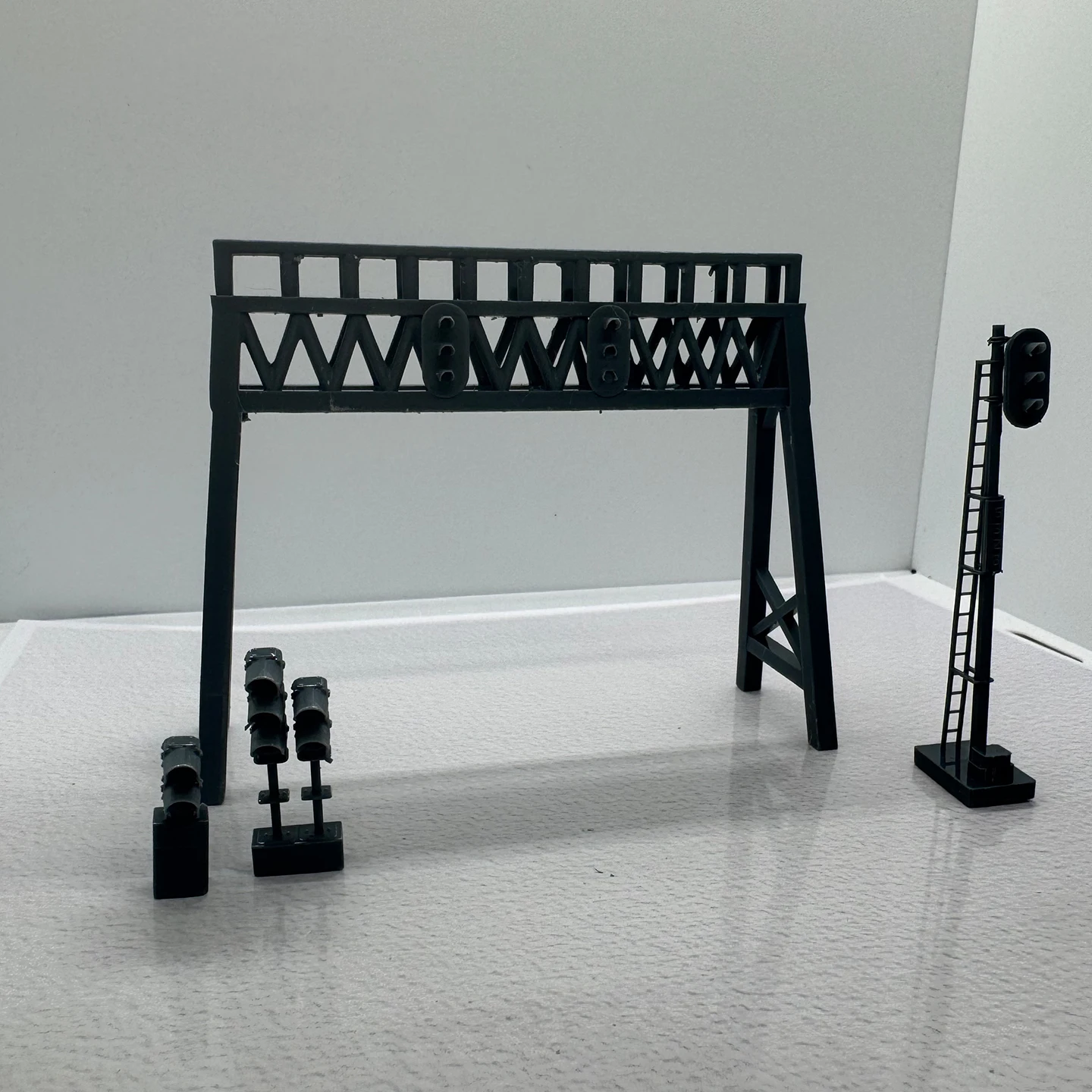 

Model Railway Scenery Dwarf Block Signal And Bridge Set LYTS097 1/220 1/48 1/64 1/72 1/87 1/144 1/160 Z Scale Miniature Scene