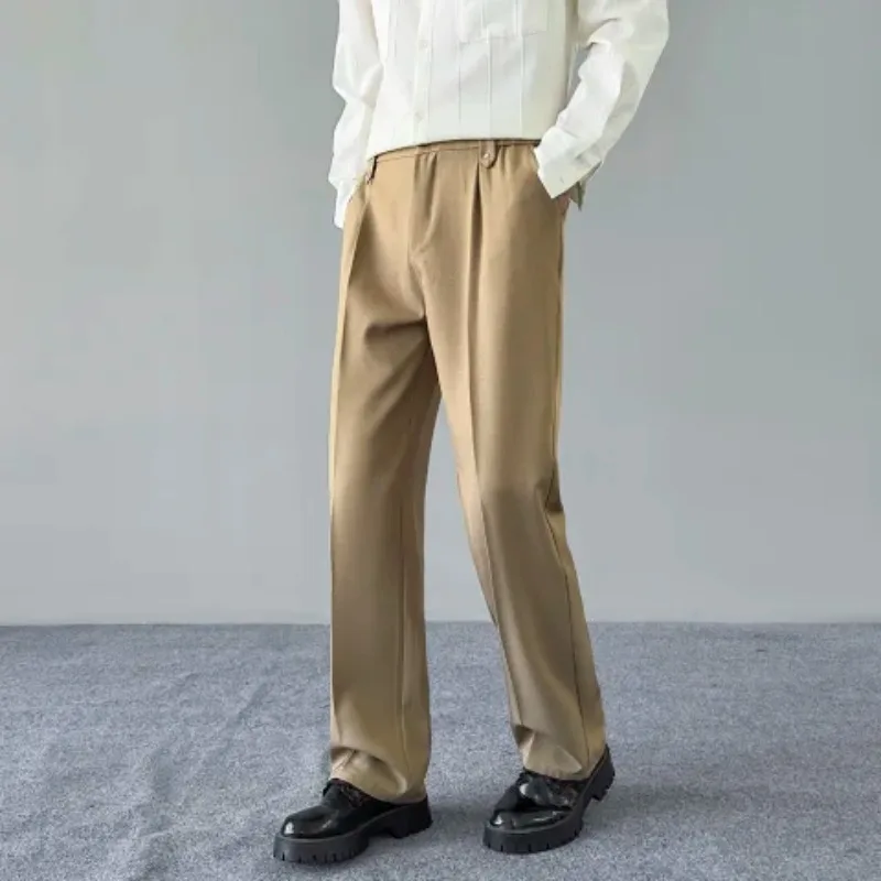 Herrenhose im amerikanischen Stil, locker geschnitten, mit Falten, weitem Bein, im Old-Money-Stil, drapierend, lässige lange Hose für Männer. – Detail 9