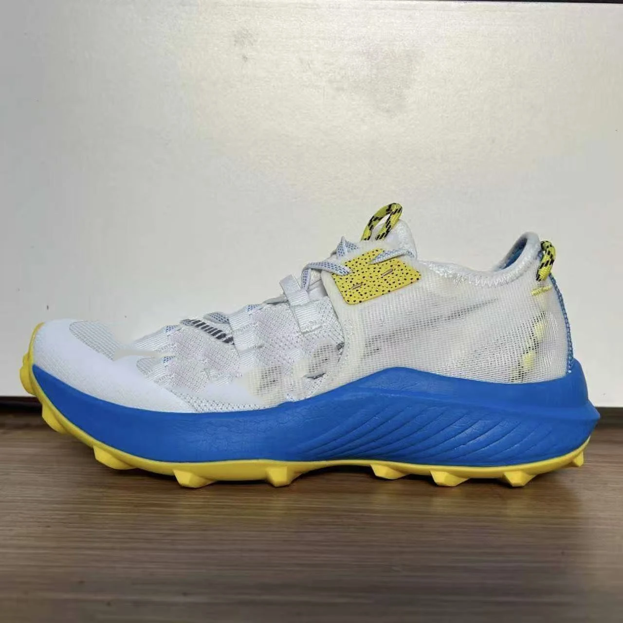 

2025 Summer Bestseller Breathable Unisex Sprint Running Shoes Outdoor Running Shoes Marathon Running Shoes Track and Field Runni