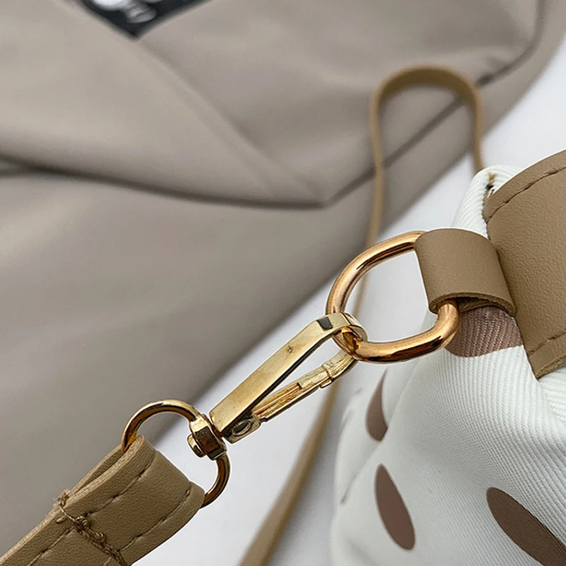 Koreanische Umhängetasche mit Polka Dots, leichte Damen-Umhängetasche, vielseitige, lässige Colorblock-Handtasche für den Arbeitsweg, Reißverschluss – Detail 4