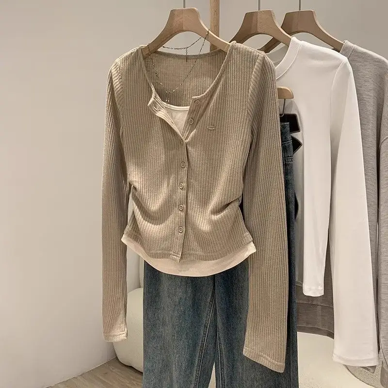 

Design Sensation Color Blo Long Sve Women's Inner Wear Faux Two-Piece Top with Waist Cinching Winter Faion 2025