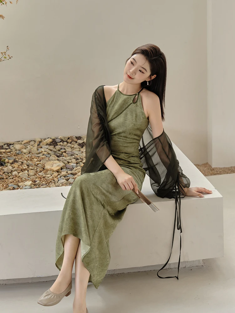 

Новый китайский летний комплект класса люкс для женщин: улучшенный топ с открытыми плечами и модный элегантный комплект с накидкой.