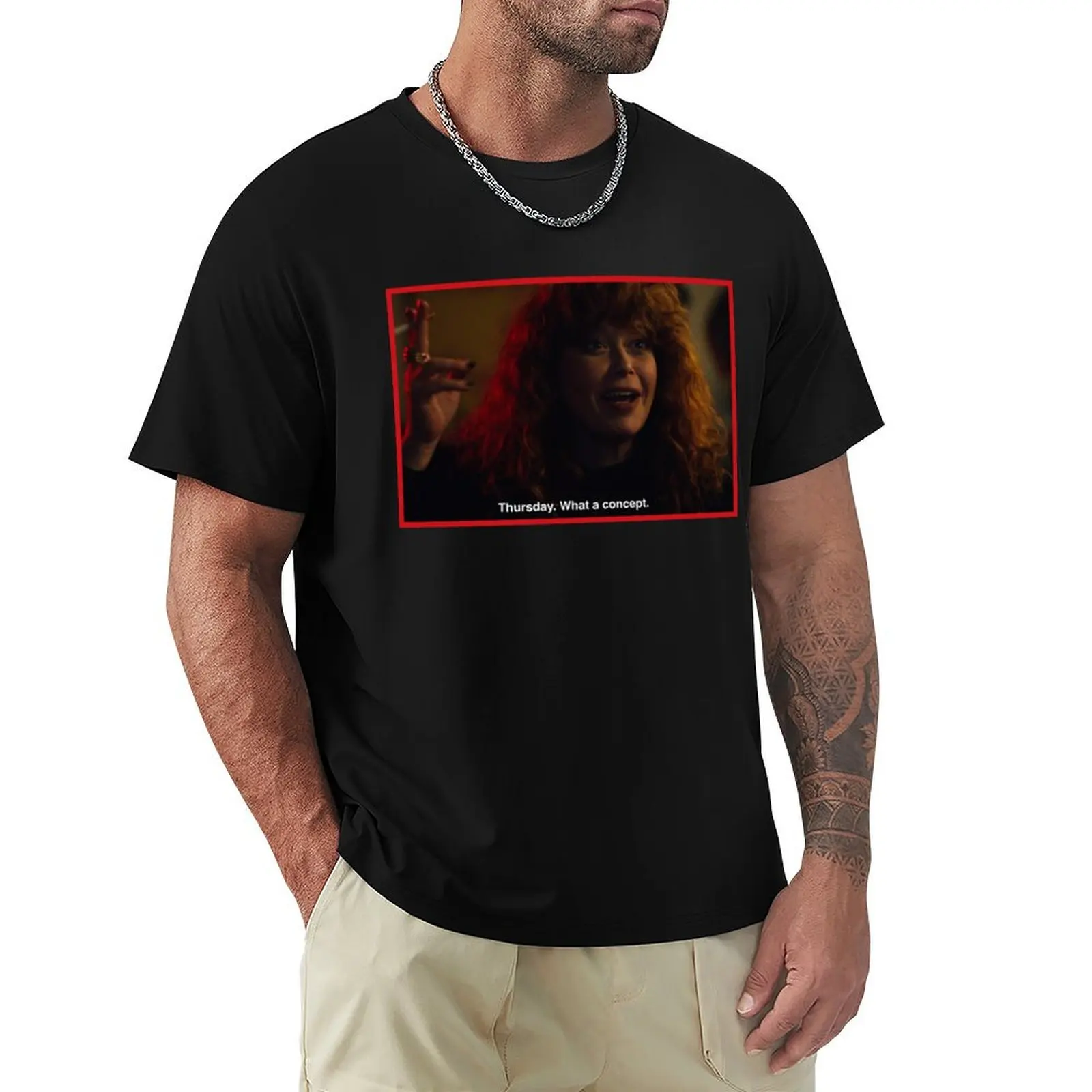 Muñeca rusa - Jueves. Qué concepto. Camiseta Básica de Manga Corta para Hombre