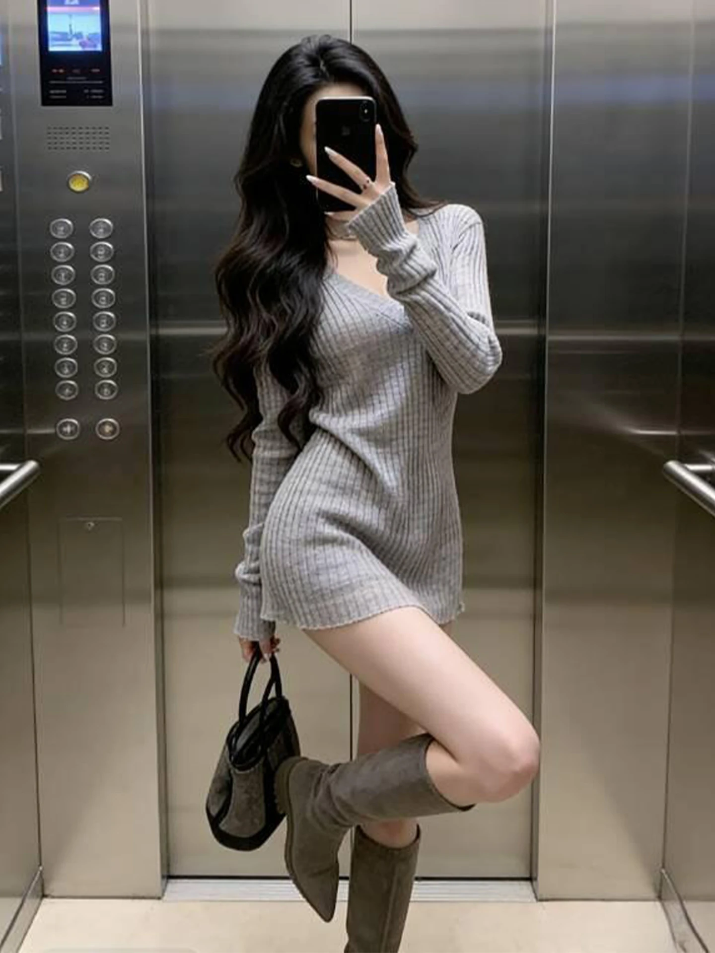 

Gray V-Neck Knitted Sweater Dress Women's Spring 2026 New Style Beautiful Waist-Cinched Bodycon Short Skirt A-Line Dress