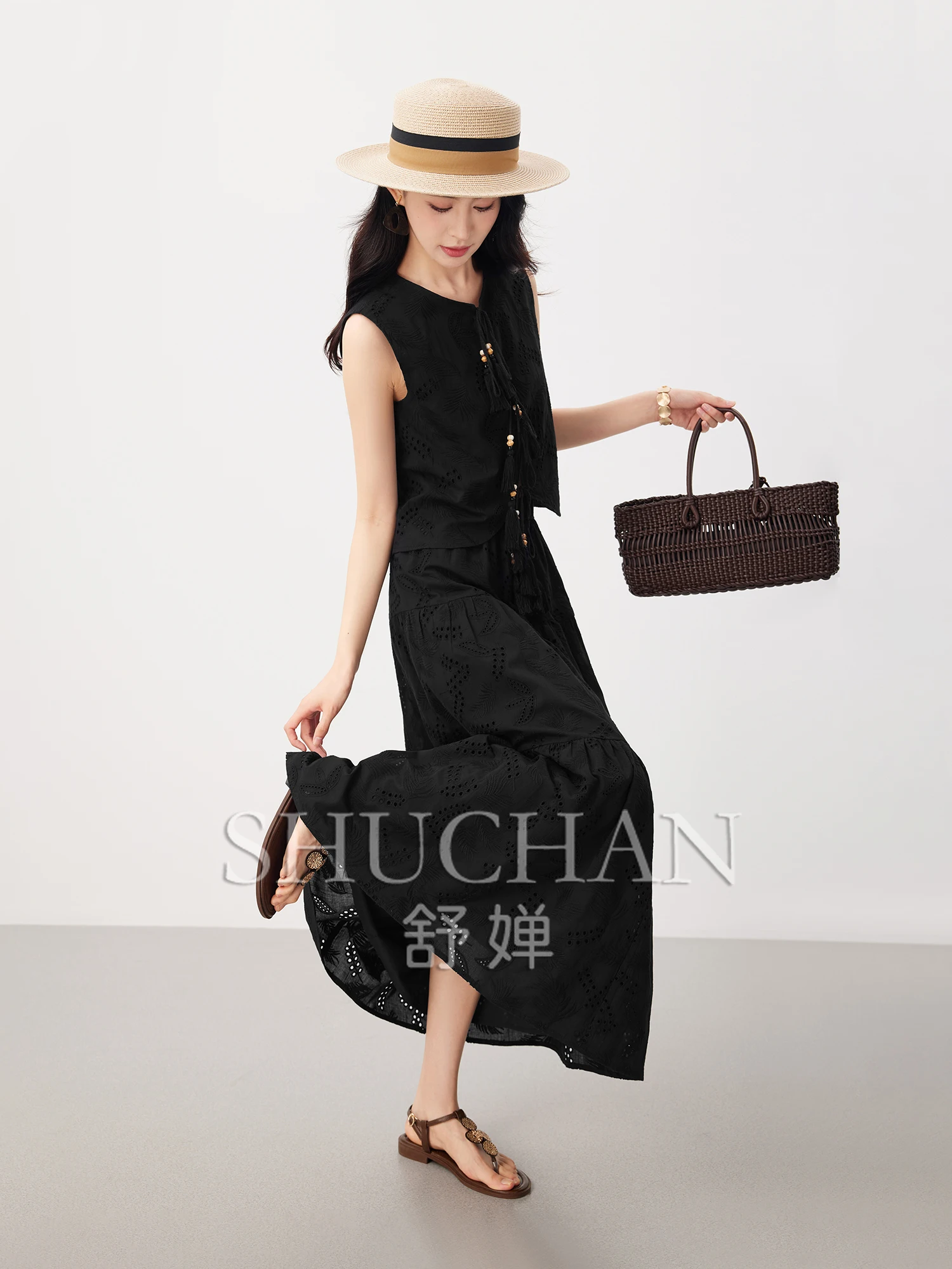 

good quality, holiday feeling hollow embroidery, beaded tassel strap vest + skirt set conjunto femenino