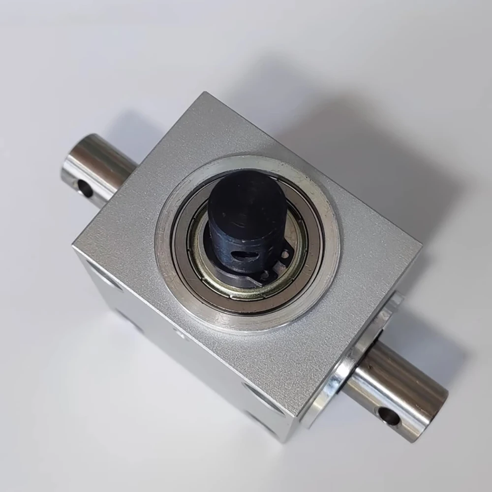 Engranaje de dirección de ángulo recto Horizontal, 3 ejes de salida, módulo 1,5, 20 dientes, 90 grados, relación de engranaje de conmutador 1:1, carcasa de aleación de aluminio