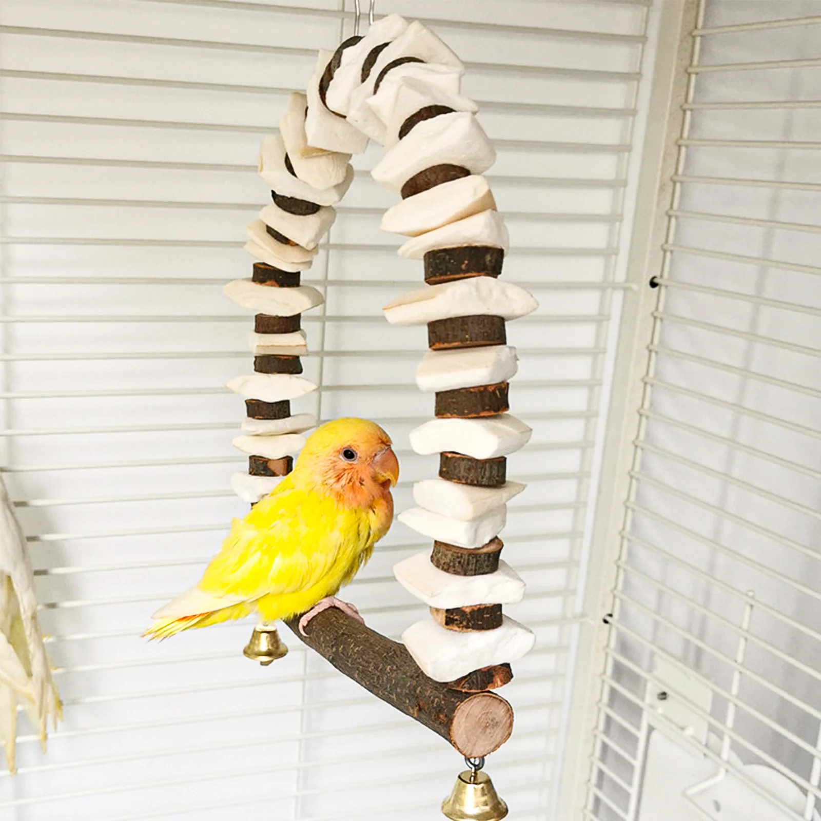 

1pc Cuttlebone Chewing For Pet Birds High-Calcium Grinding Plaything Durable Bird Bite Resistance Hanging Parrot Entertainment