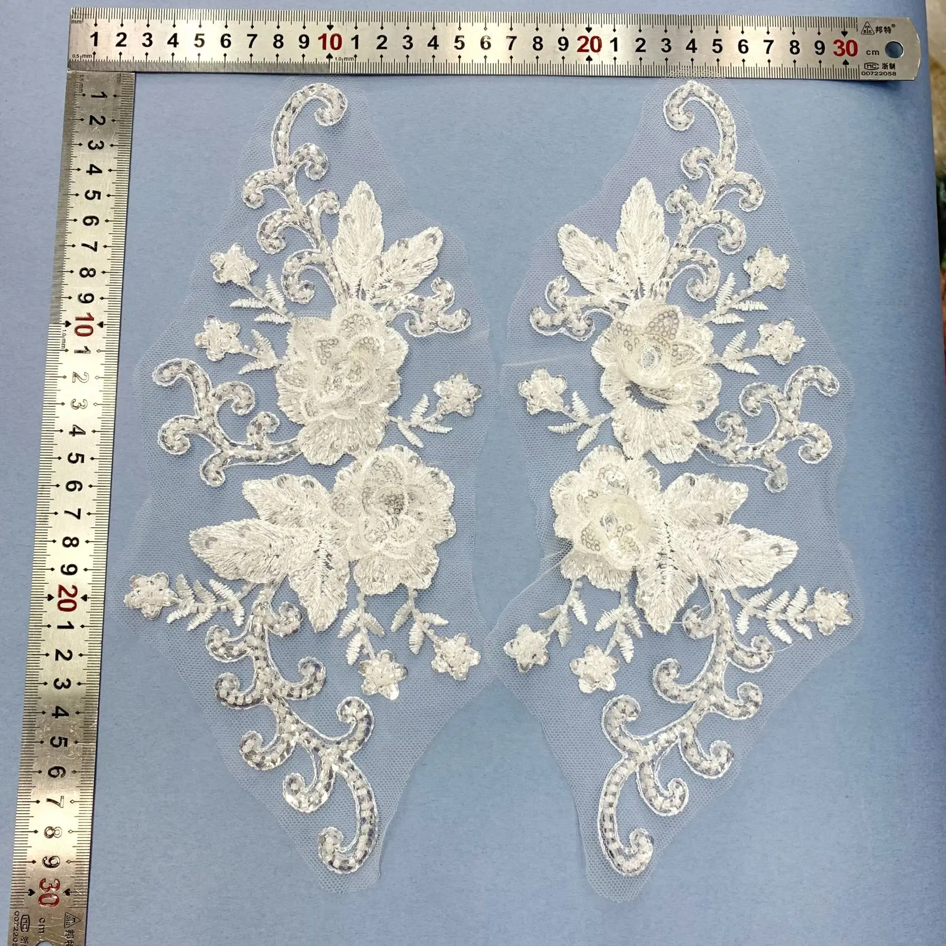 3D Floral Patches Sequin Ivory Fabric Tulle Lace Embroidery Appliqued Trims for Wedding Dresses Costumes Bridal Material