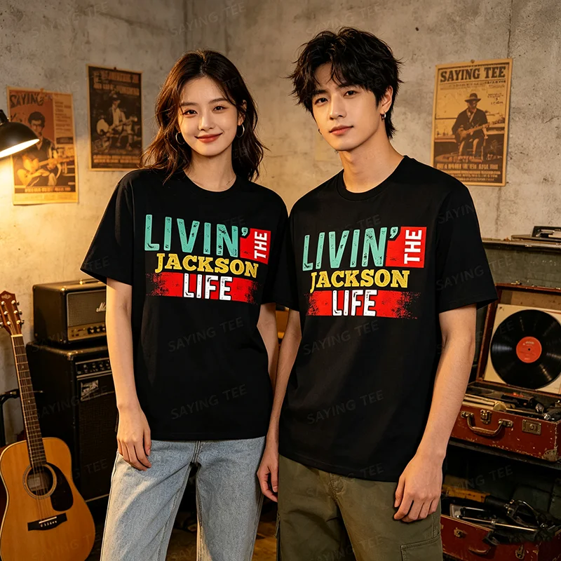 �Livin' The Jackson Life“ T-Shirt mit dem Namen „Jackson“ – Y2k personalisiertes Kurzarm-Oberteil, originelles Geschenk, humorvolle Streetwear-Kleidung – Detail 5