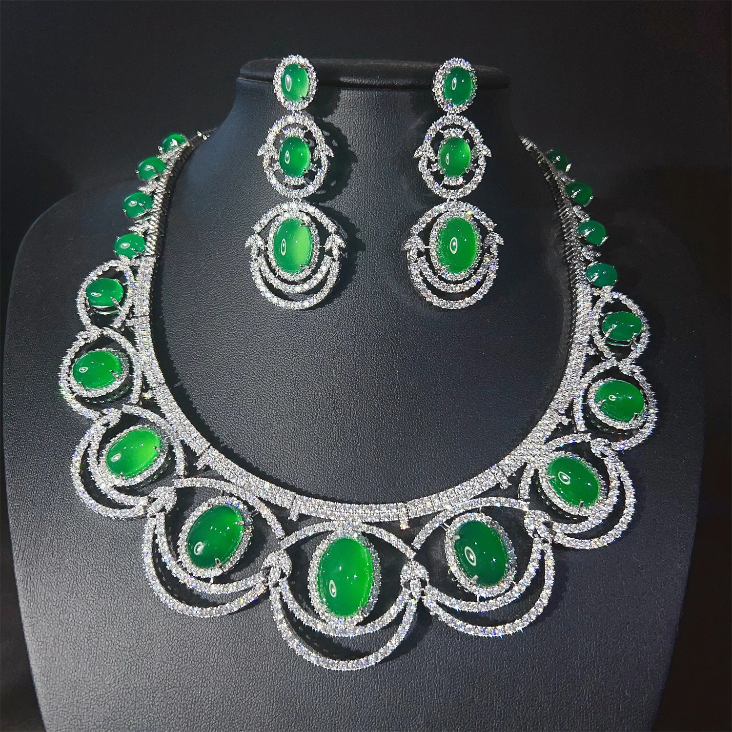 

New Sparkle Stereo Light Luxury Green Necklace Earrings Women's Dress Decorative Jewelry Suitable for Wedding Party Gifts M-848