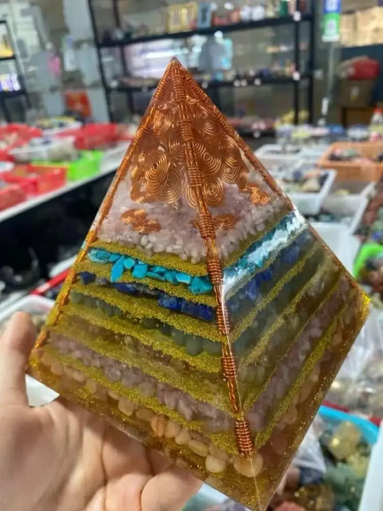 Link to the crystal pyramid specially photographed by the customer