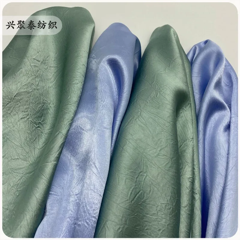 

Acetic acid gold satin hand-grabbed pattern has a good drape making it suitable for top cheongsam fashion fabrics