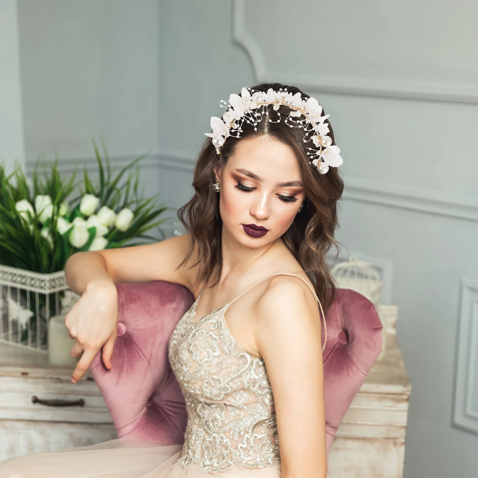 

Свадебная повязка на голову с жемчужным цветком, элегантная тиара, обруч для волос для свадебной вечеринки, аксессуар для женщин и девочек, шикарное украшение для волос