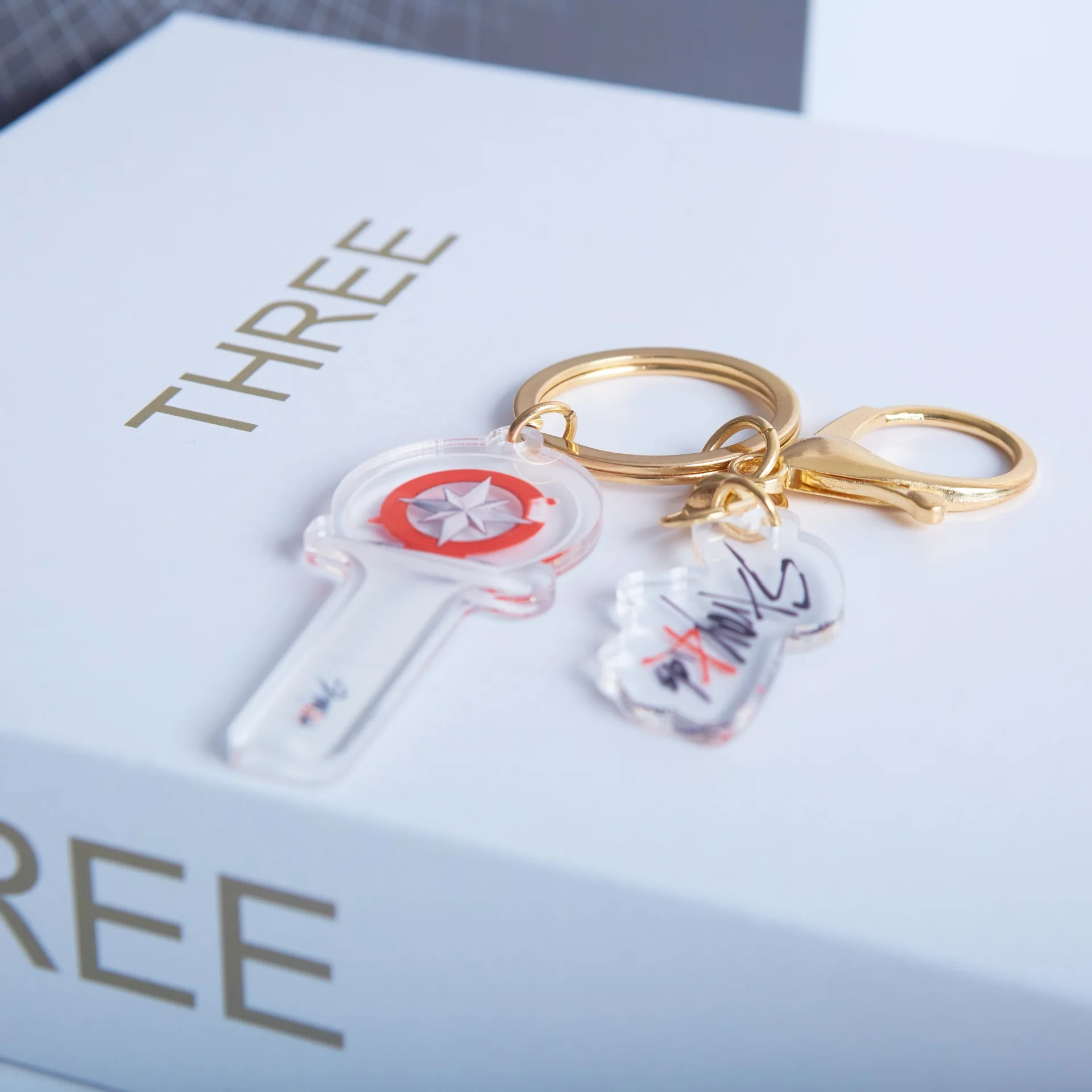 SKZOO ストレイキッズアクリルキーホルダー新しい第二世代サポートランプ漫画ペンダントスター周辺機器と同じスタイル