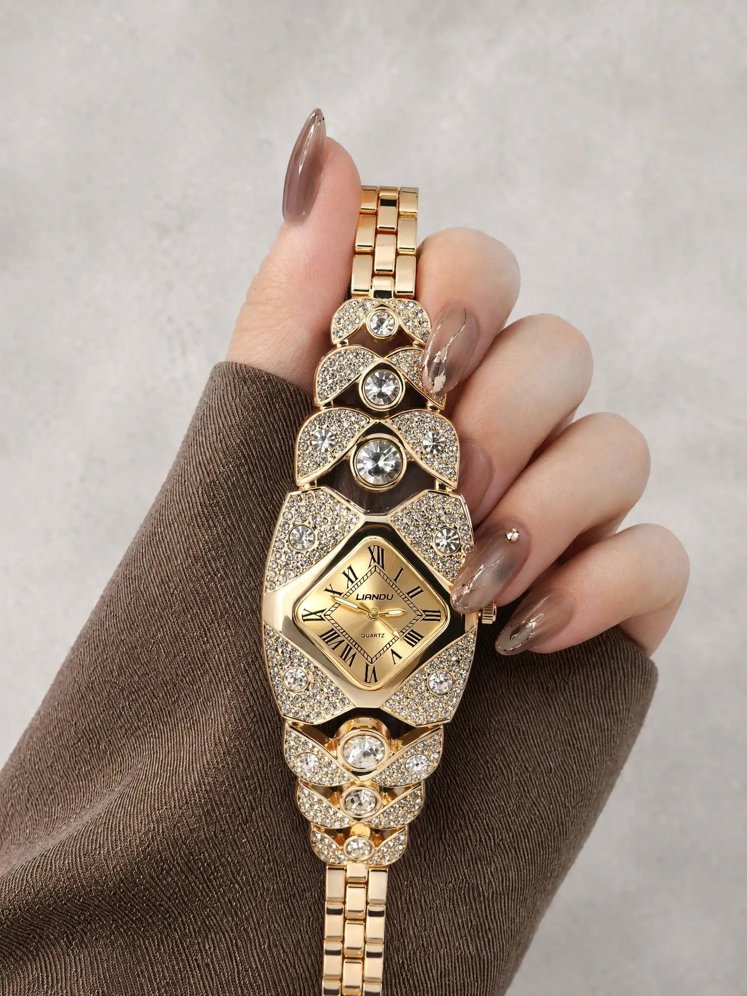 LIANDU 1pc Elegant Women's Bracelet Watch, Roman Numeral Dial, Rhinestone Series Dial, Luxury Fashion Business Casual Quartz Ladies Watch, Suitable For Daily Wear, Holidays, Anniversaries As A Gift For Her