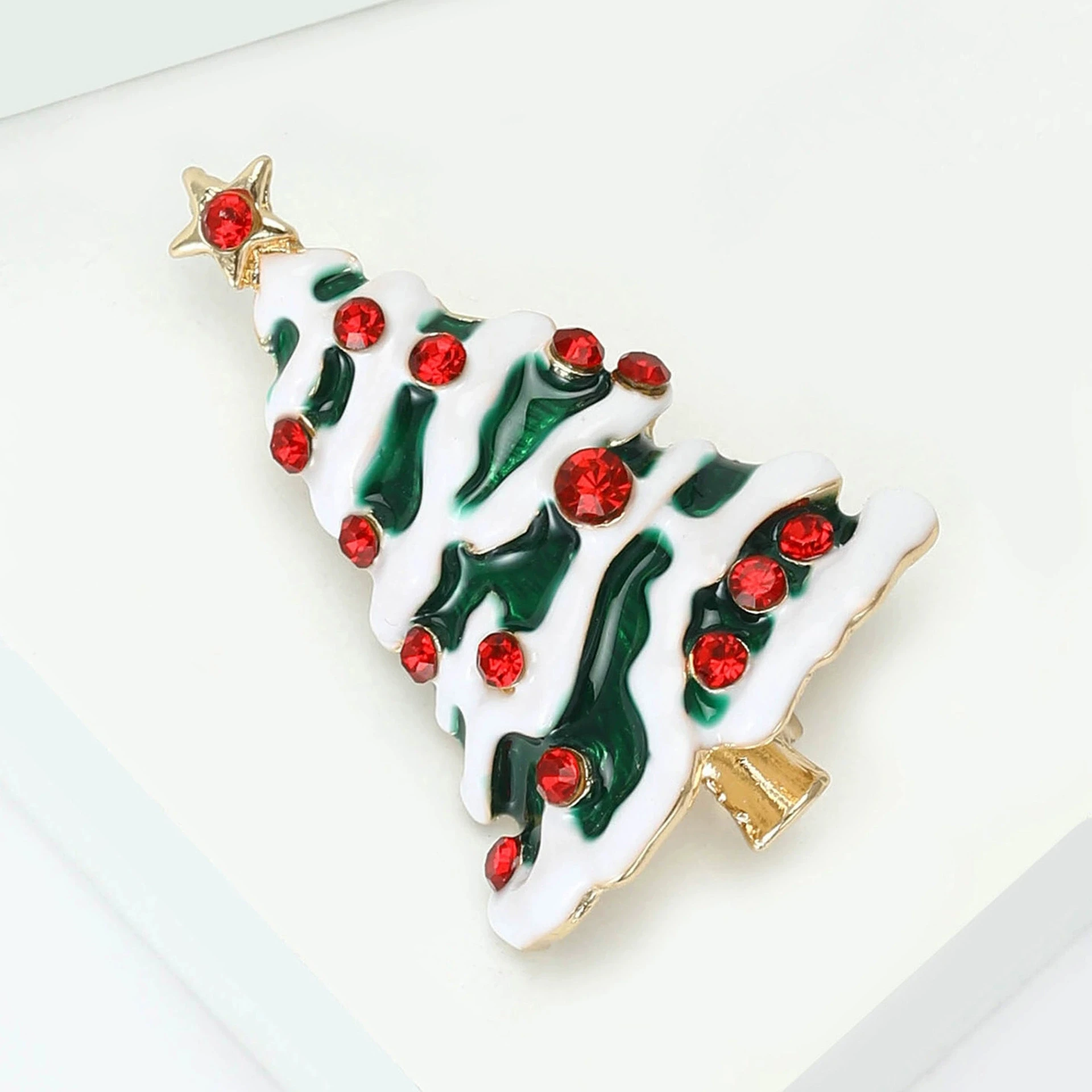 Fashionable Dripping Oil Christmas Tree Brooch with Simple Style and Versatile Clothing for Men Women