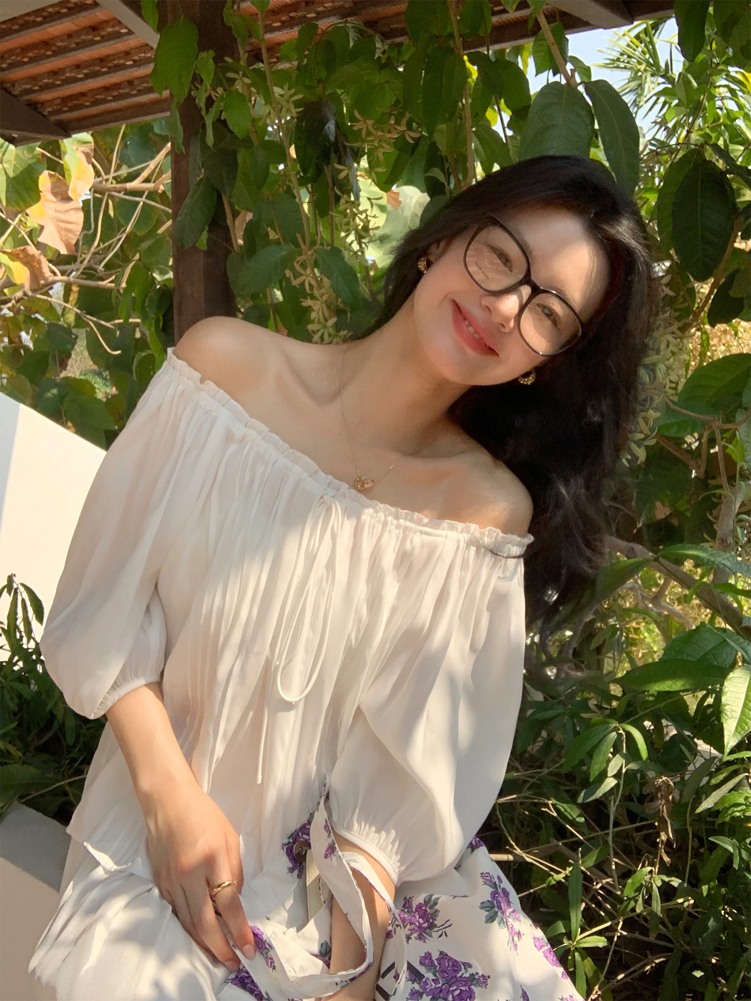 

Pusumede Half Sugar Girl Two-Way Shoulder One-Shoulder Wood Grain Ruffle Bubble Sleeve Shirt Women's Retro Style Casual Shirt