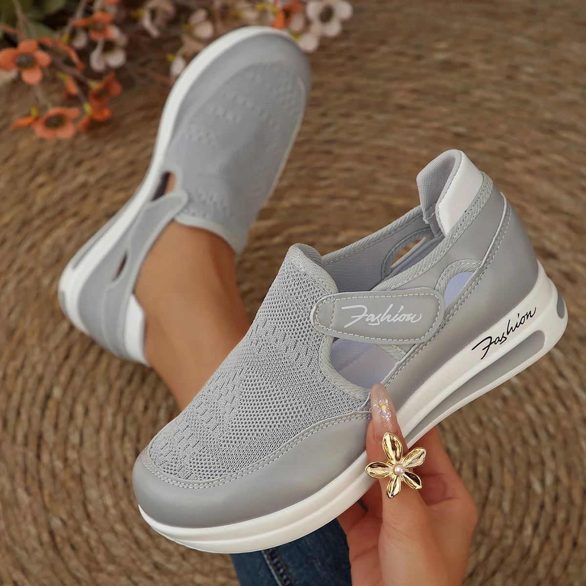 

Sneakers Women Lightweight Casual Shoes Ladies Canvas Tennis Shoes Female Sport Platform Sneakers Comfortable Hollow Out Shoes