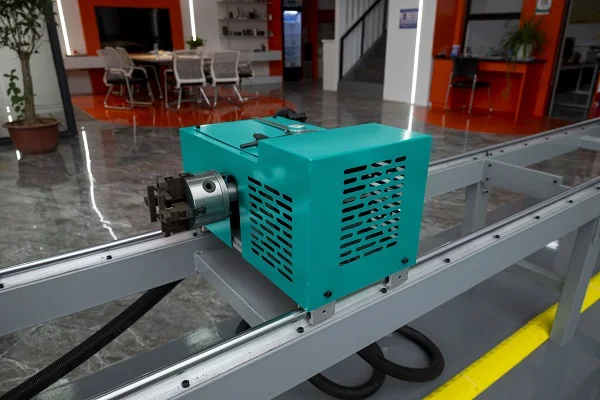 الأنبوب والأنابيب عالية الدقة بسيطة LX61TJ آلة قطع أنبوب ألياف الليزر الدوارة الصغيرة للمعادن