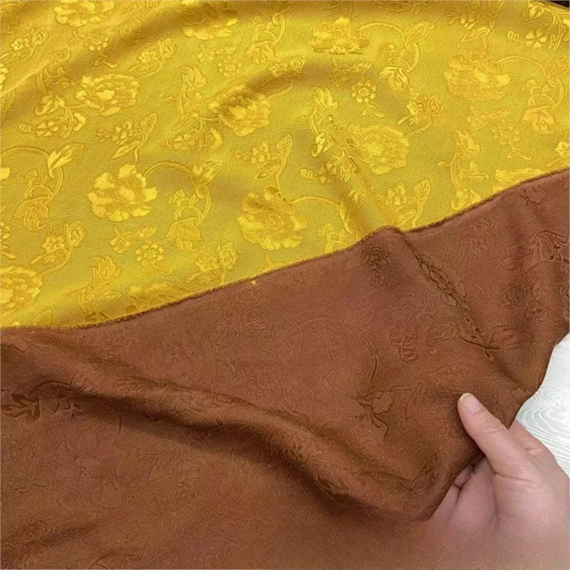 شاش أحمر واسع النطاق بلون سادة ومنقوش بالزهور وقماش عطري لملابس شيونغسام حرير مثقوب
