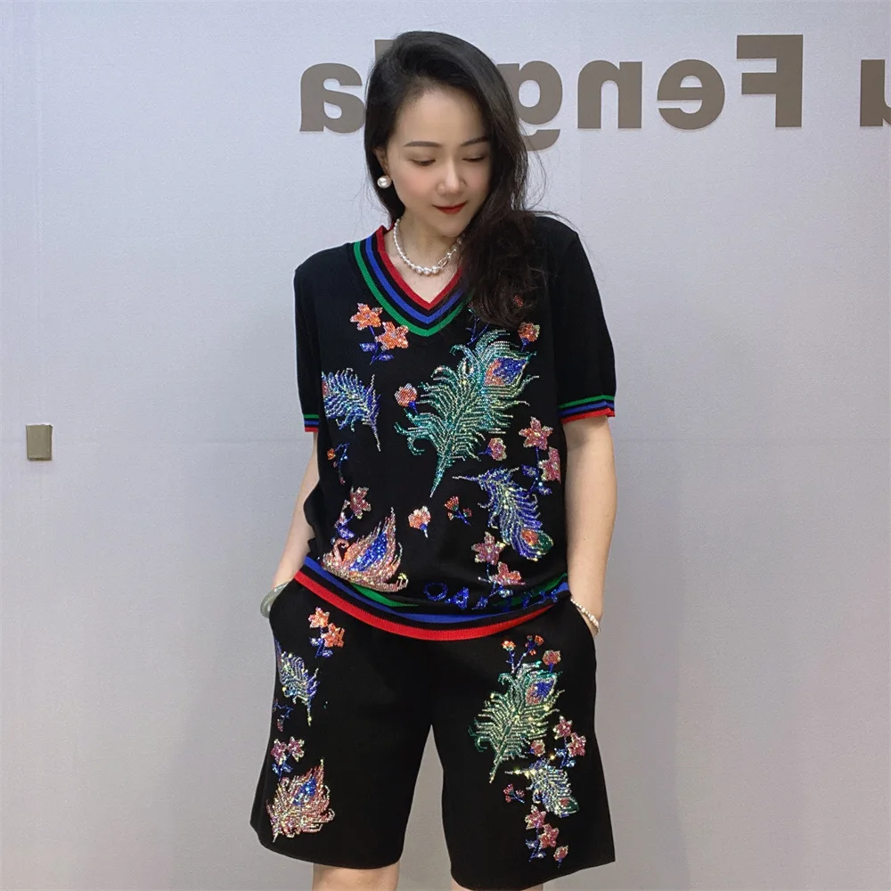 2024 Summer New V-neck Short-Sleeved Knitwear Casual Suit Women Feather Pattern Heavy Embroidery Hot Drilling Shorts Two-Pieces