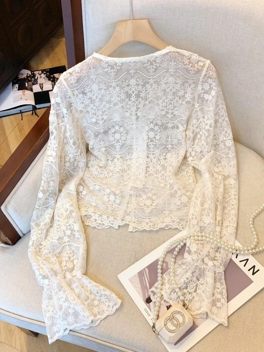 

Spring 2025 Women's Slim Fit Lace irt V-Ne Bell Sve Base Top Unique Exquisite Korean Sle Commute Pure Color
