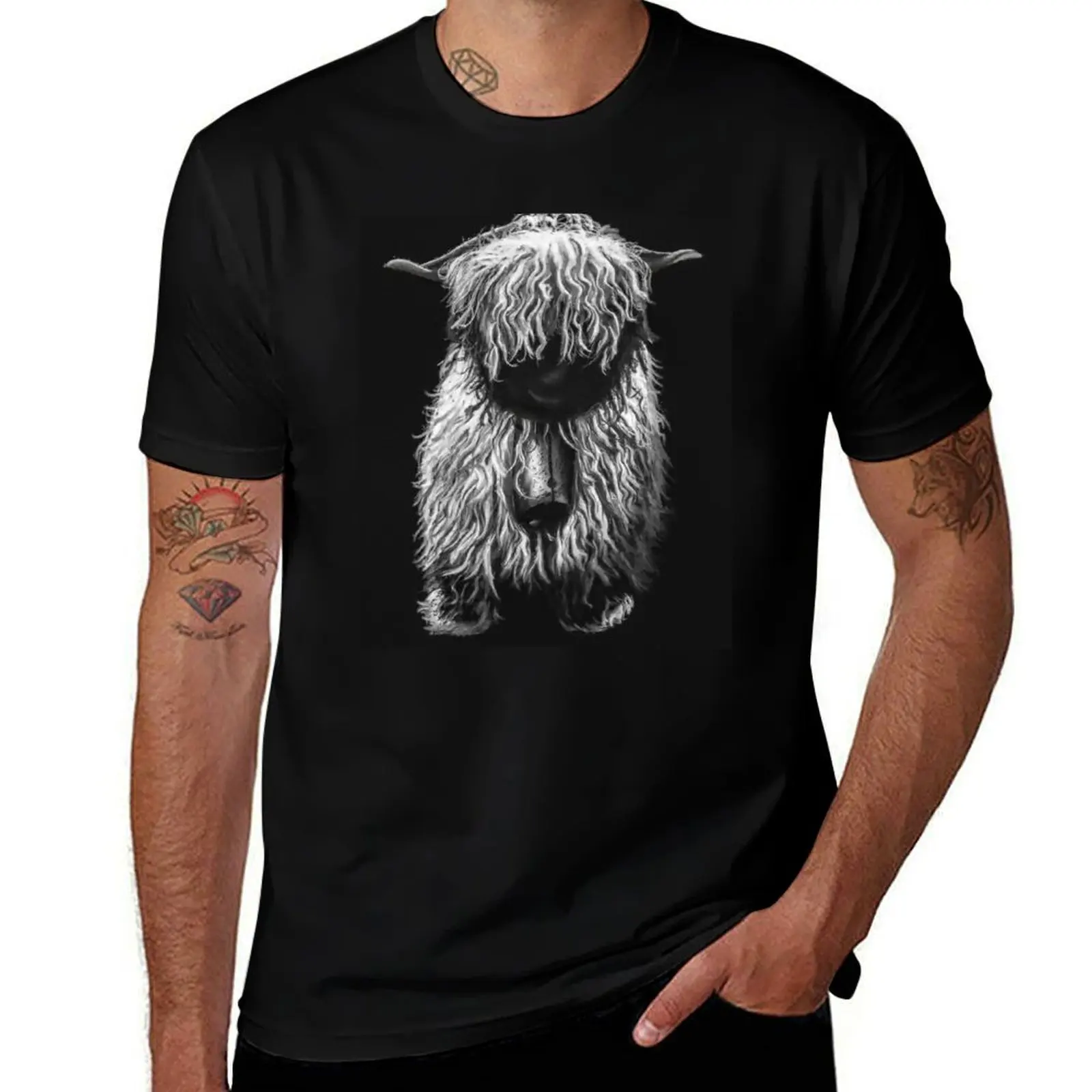 أبيض وأسود سويسري Valais Blacknose Sheep، FluffyValais Blacknose Sheep Art، صورة حيوانات مزرعة الأغنام السويسرية اللطيفة، تي شيرت
