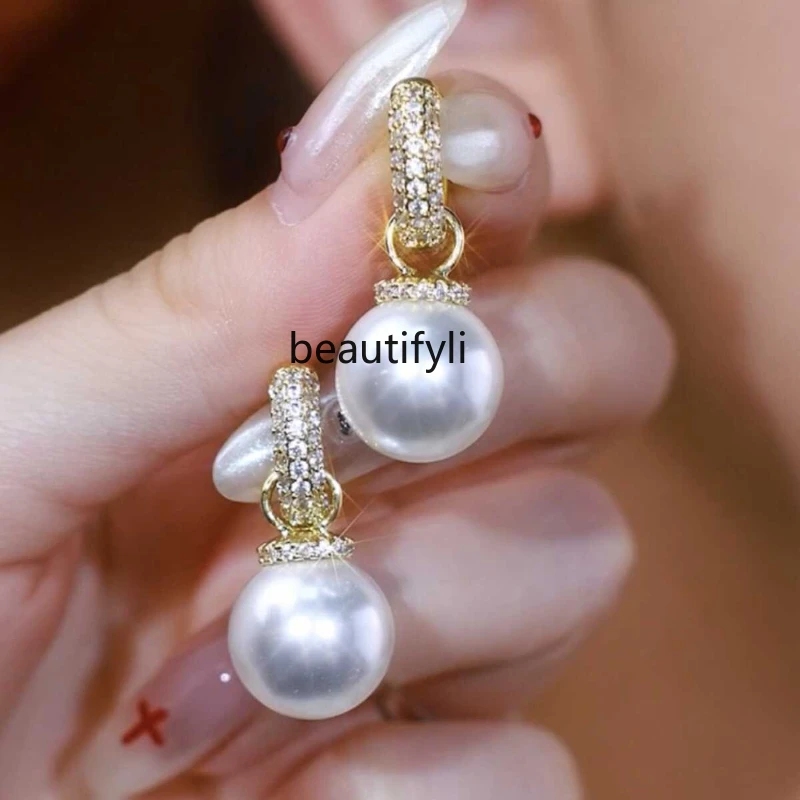 Light luxury high-end pearl earrings, new trendy temperament versatile earrings, niche design sterling silver earrings.