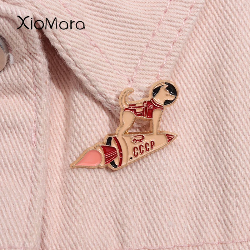 Pin de esmalte de perro cohete espacial, broche de Animal de perro astronauta de Marte, insignia de solapa, regalo de joyería para amigos