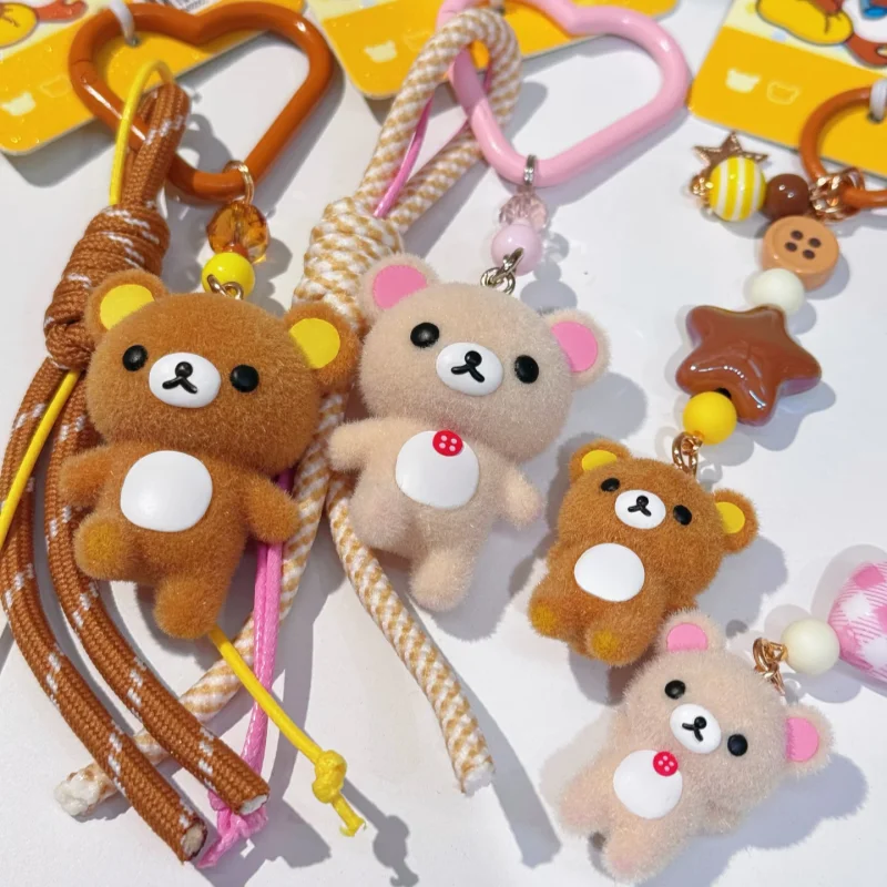 Image of Niedlicher Korilakkuma-Schlüsselanhänger mit Beflockung, kreativer dekorativer Taschenanhänger, trendiger modischer Rucksackanhänger, hübsches Ornament für Mädchen