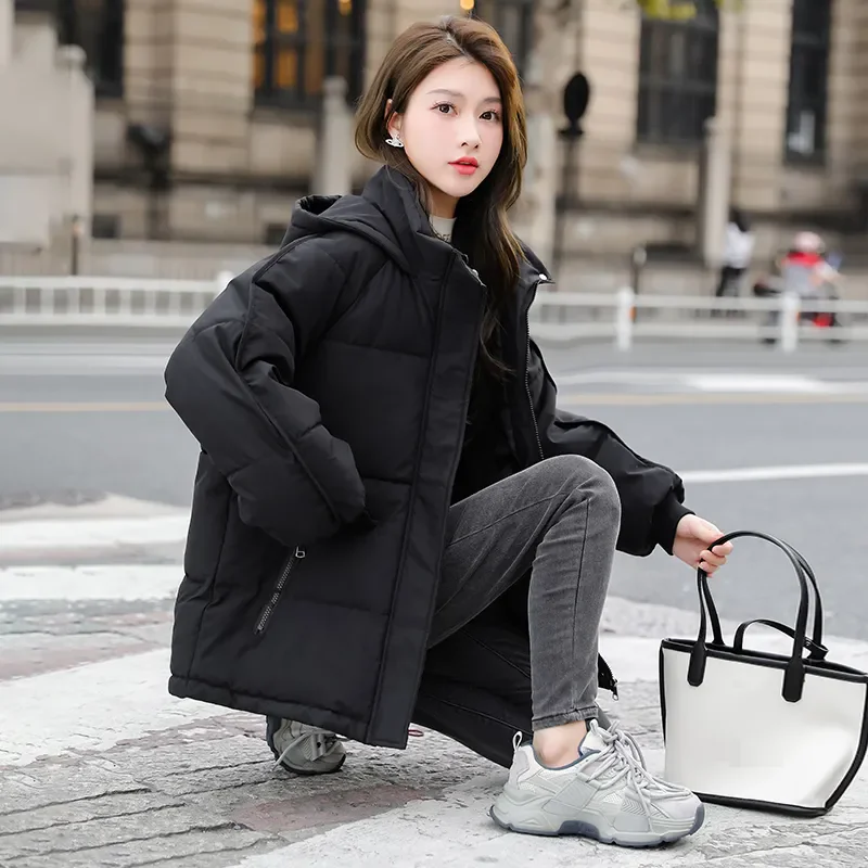 Frauen Daunen Baumwoll kleidung warme kurze Winter y2k Stil koreanische Mode Freizeit wind dichte gepolsterte schwarze Kapuze Outwear Tops