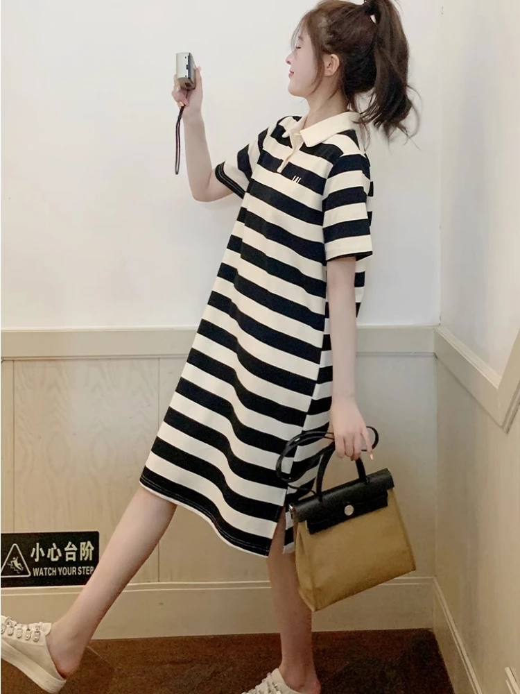 أزياء القطن بولو الرقبة قصيرة الأكمام الركبة طول مستقيم تي شيرت اللباس مخطط الصيف فضفاض الشق بدوره إلى أسفل طوق الملابس