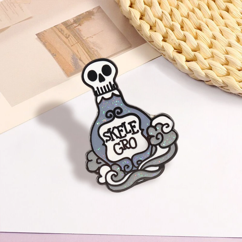 Insignia gótica de Flash mágico, broche de botella de calavera, alfileres esmaltados de botella mágica de Halloween, icono creativo Simple, Pin de Metal, decoración de bolsa