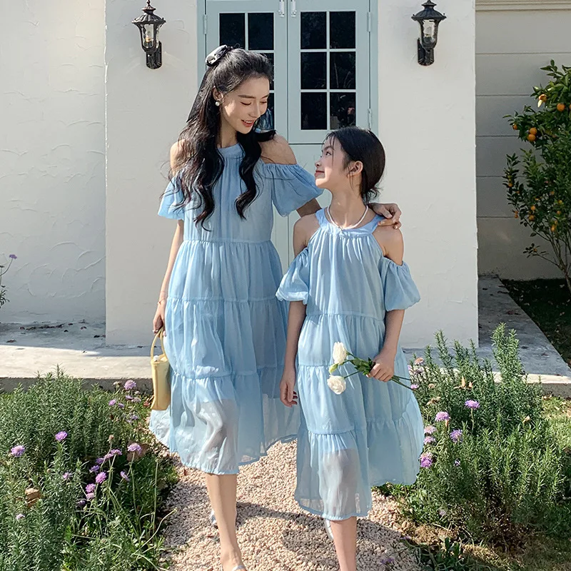 

2026 New Blue Off Shoulder Family Matching Dress Mom Daughter Elegant Fairy Vacation Outfit Family Look Beach Photo Wear