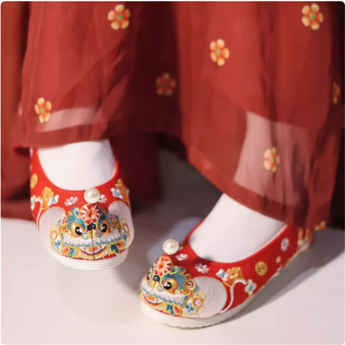 Hanfu shoes, antique style shoes, children's New Year's edition embroidered shoes