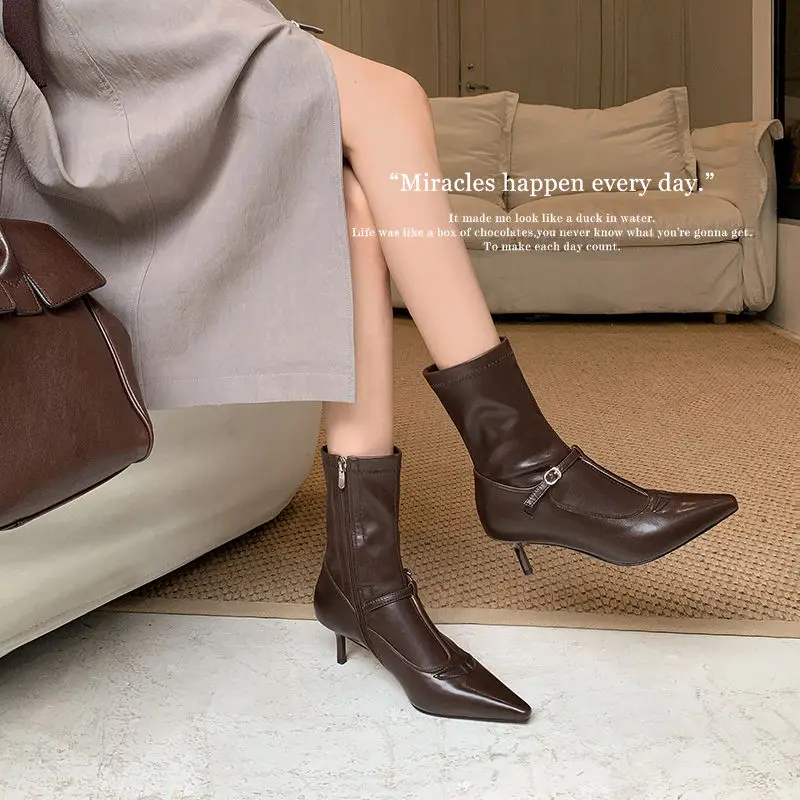 

2026 осенне-зимние женские ботильоны из спилка высотой 22-24,5 см + современные ботинки из искусственной кожи с острым носком, короткие ботинки с пряжкой на тонком каблуке