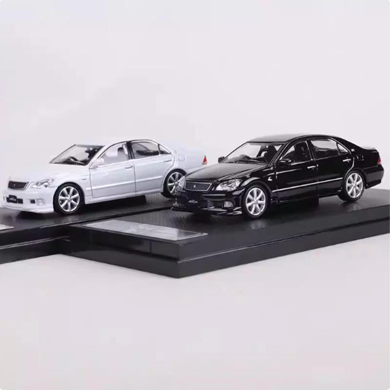

ZOOM 1:64 Scale Crown Athlete Simulation Alloy Car Model Static Display Collectible Toy Gift Souvenir Decoration
