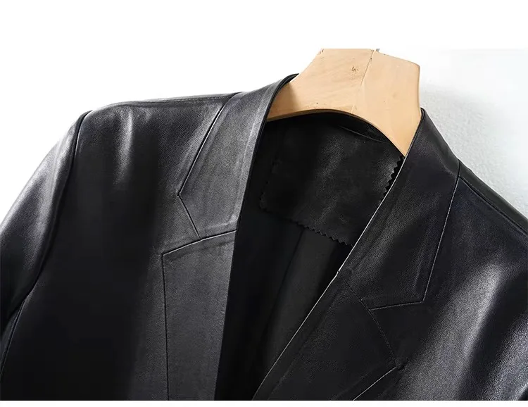 Abito in pelle cerata a olio per donna 2025 Cappotto invernale in vera pelle di pecora nera Giacca con tasca ribalta divisa sul retro Blazer Feminino