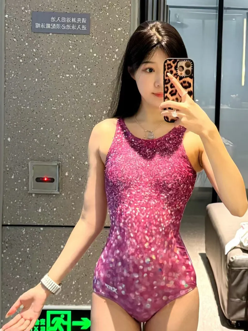 

Женский слитный купальник для соревнований по плаванию, с низким вырезом, утягивающий, треугольный дизайн, быстросохнущий, с фиксированными вкладышами для груди