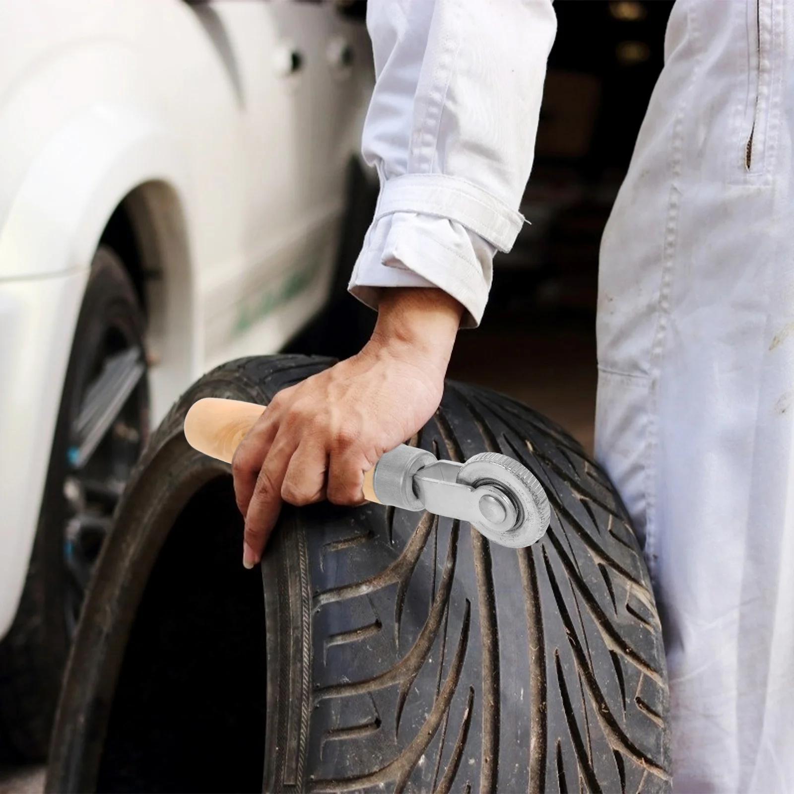 

1 pc Car Repair Tool Wooden Handle Roller High Hardness Wear Resistant For Tire Patch Adhesion Installation Rolling Tools Tire