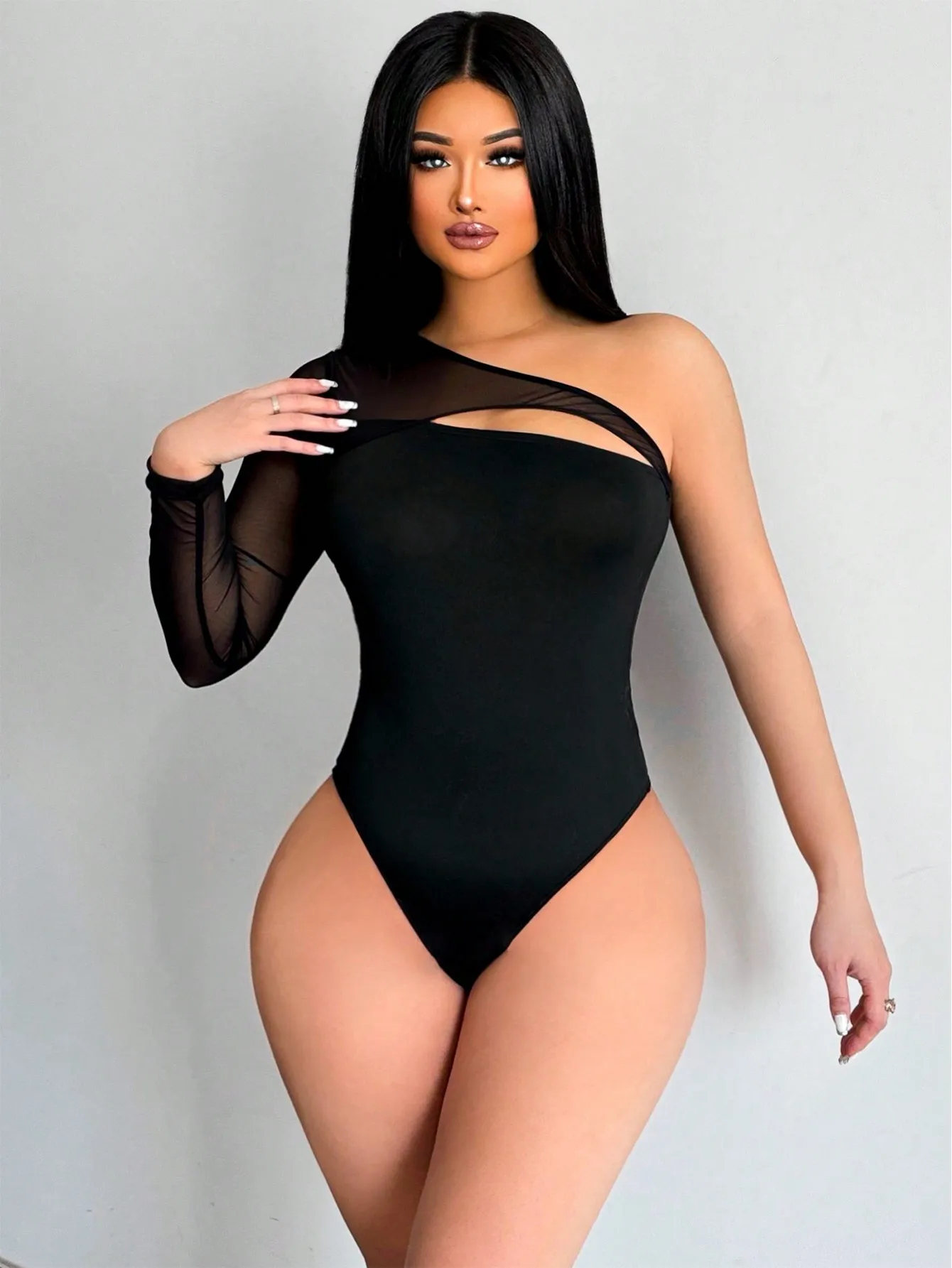 

Черное асимметричное боди из прозрачной сетки с вырезами для женщин