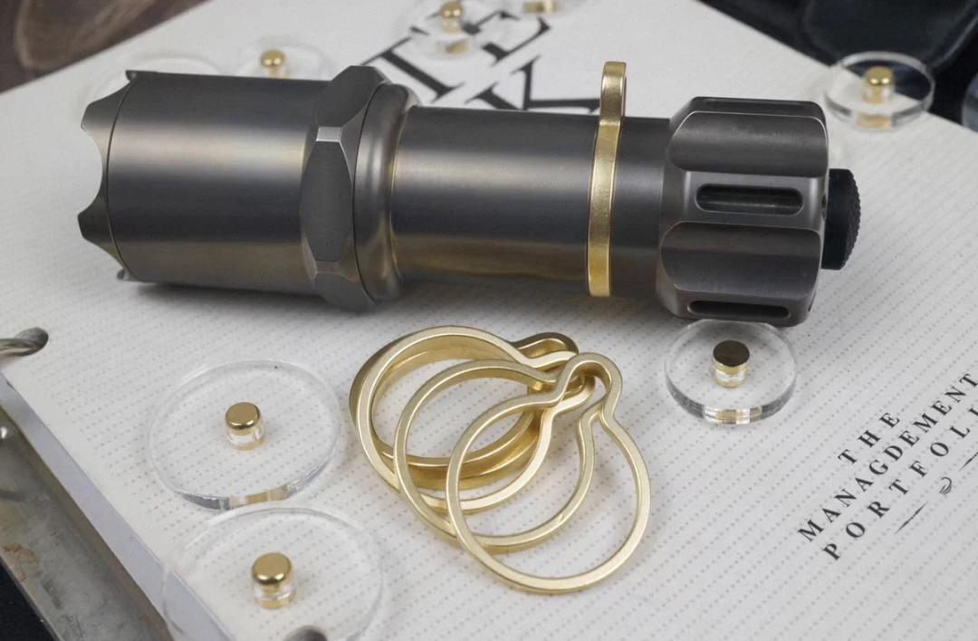 SureFire G2、6P、C2懐中電灯DIY用真鍮製ランヤードキーリング2パック