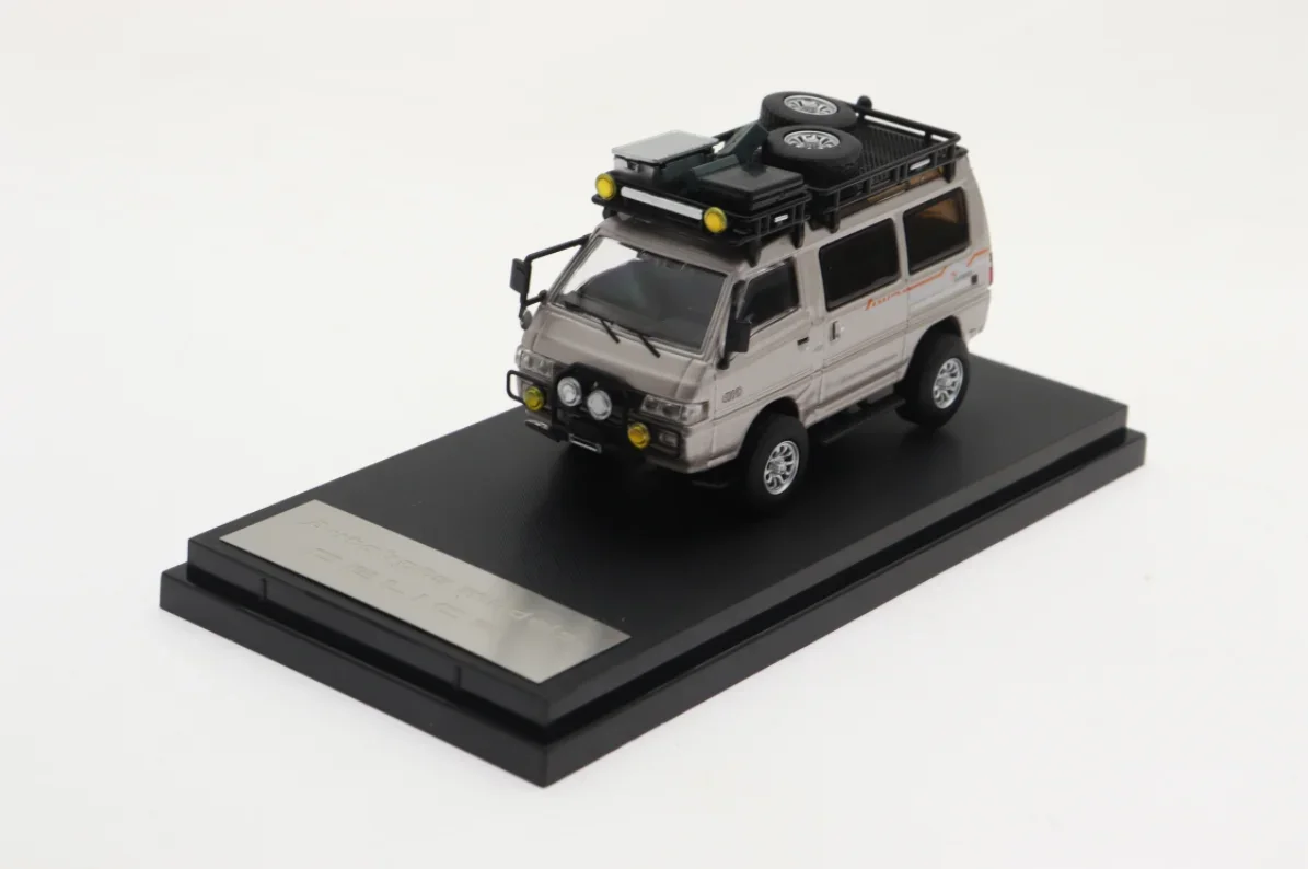 **Pre-order **Autobots Models 1:64 Delica Star Wagon 4x4  Model Car