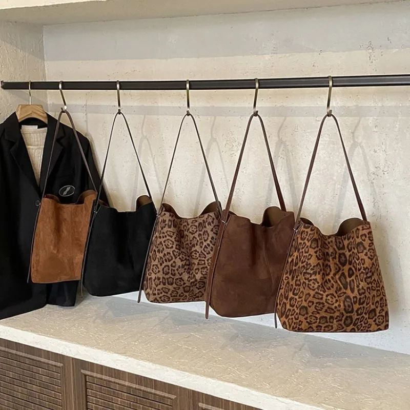 

Versatile Elegant Shoulder Bag Underarm Crossbody Luxury Dinner Party 2025 New Model Exquisite Chic Sleek Elegant Practical