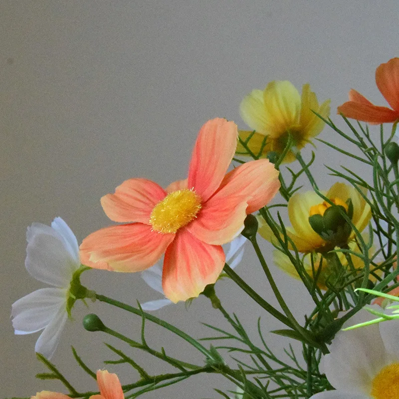 12 Stück Simulierte 5-Köpfige Coreopsis-Zweige Seiden-Kunstblumen Grünpflanze Auditorium-Dekoration Künstliche Rosa Gesang-Blume – Detail 20