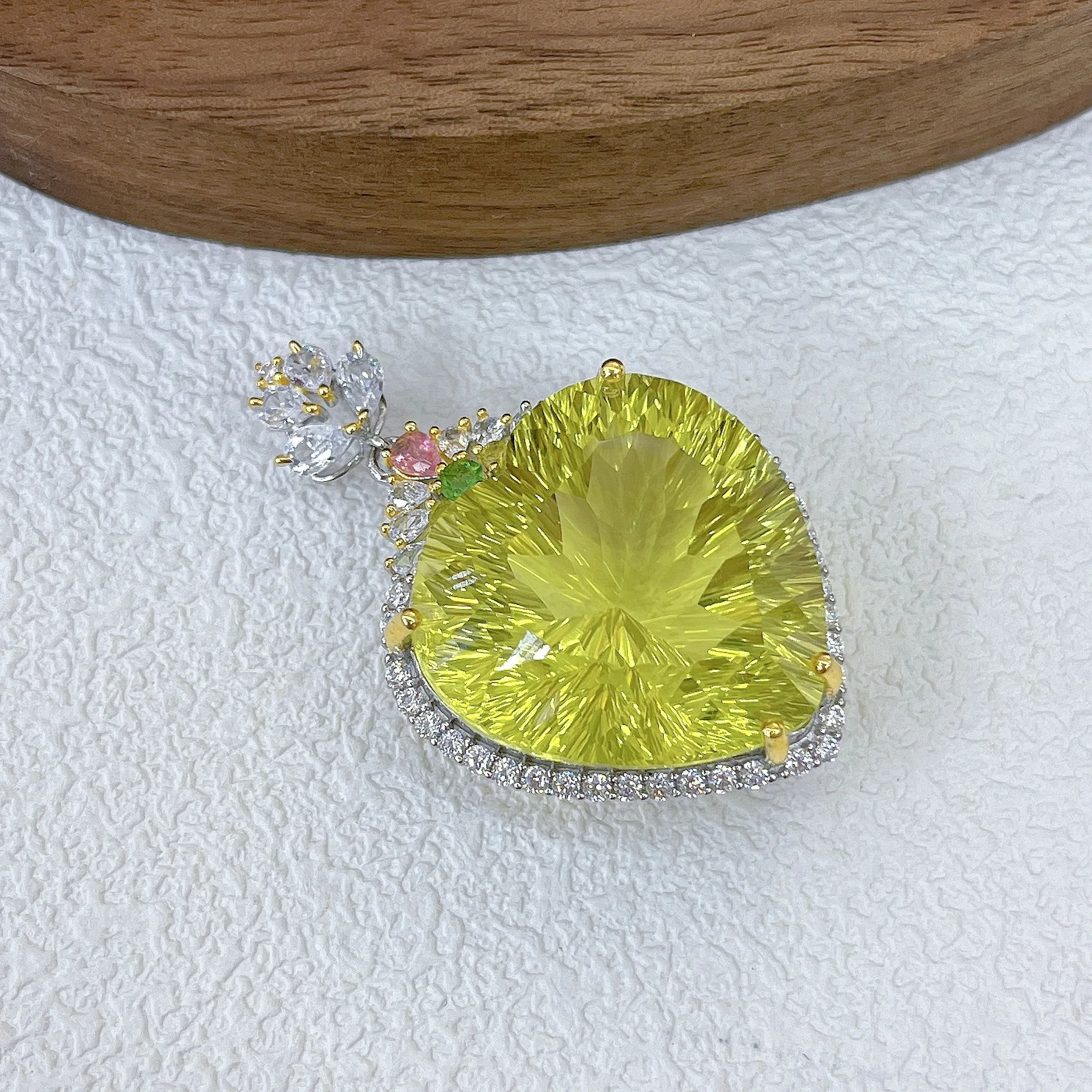 S925 Silver Platinum Plated HeartShaped Lemon Quartz Pendant, 25mm Main Stone Halo Zircon Luxury Pendant Without Chain